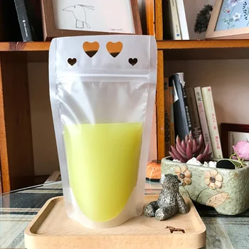 Dizajn je oblik srca brizganje plastike, smrznuta torba za piće pakiranje vreća za piće sok od mlijeka za kavu, s ručkom i rupama za slame